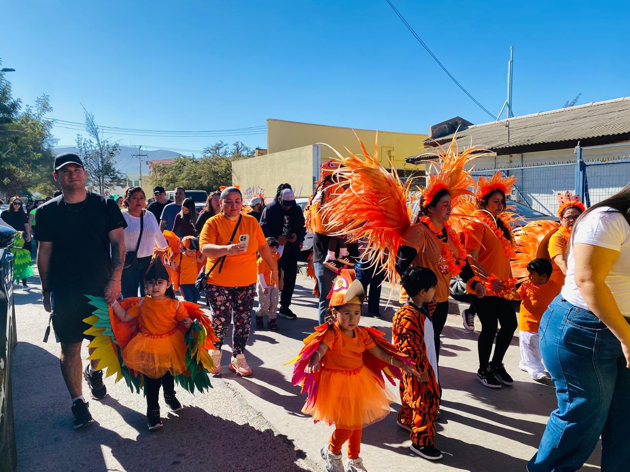 Comunidad del Jardín Infantil Alicanto celebró el Día de la Niñez con masivo pasacalle