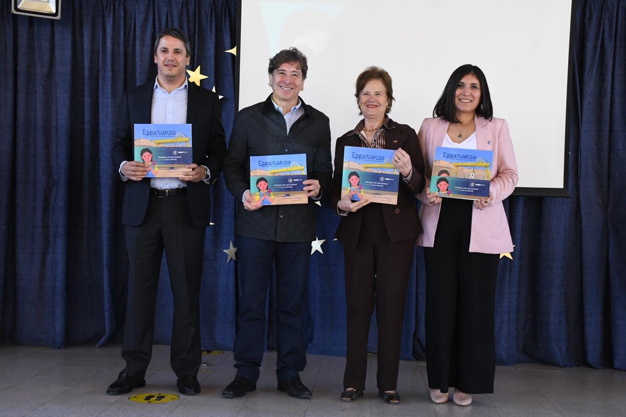 Libro sobre el rescate de los 33 llegará a establecimientos del SLEP Atacama para acercar esta historia a nuevas generaciones