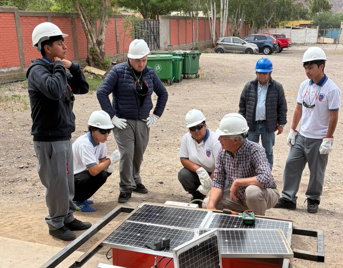 Escuela de Concentración de Los Loros fortalece aprendizajes sobre energía fotovoltaica