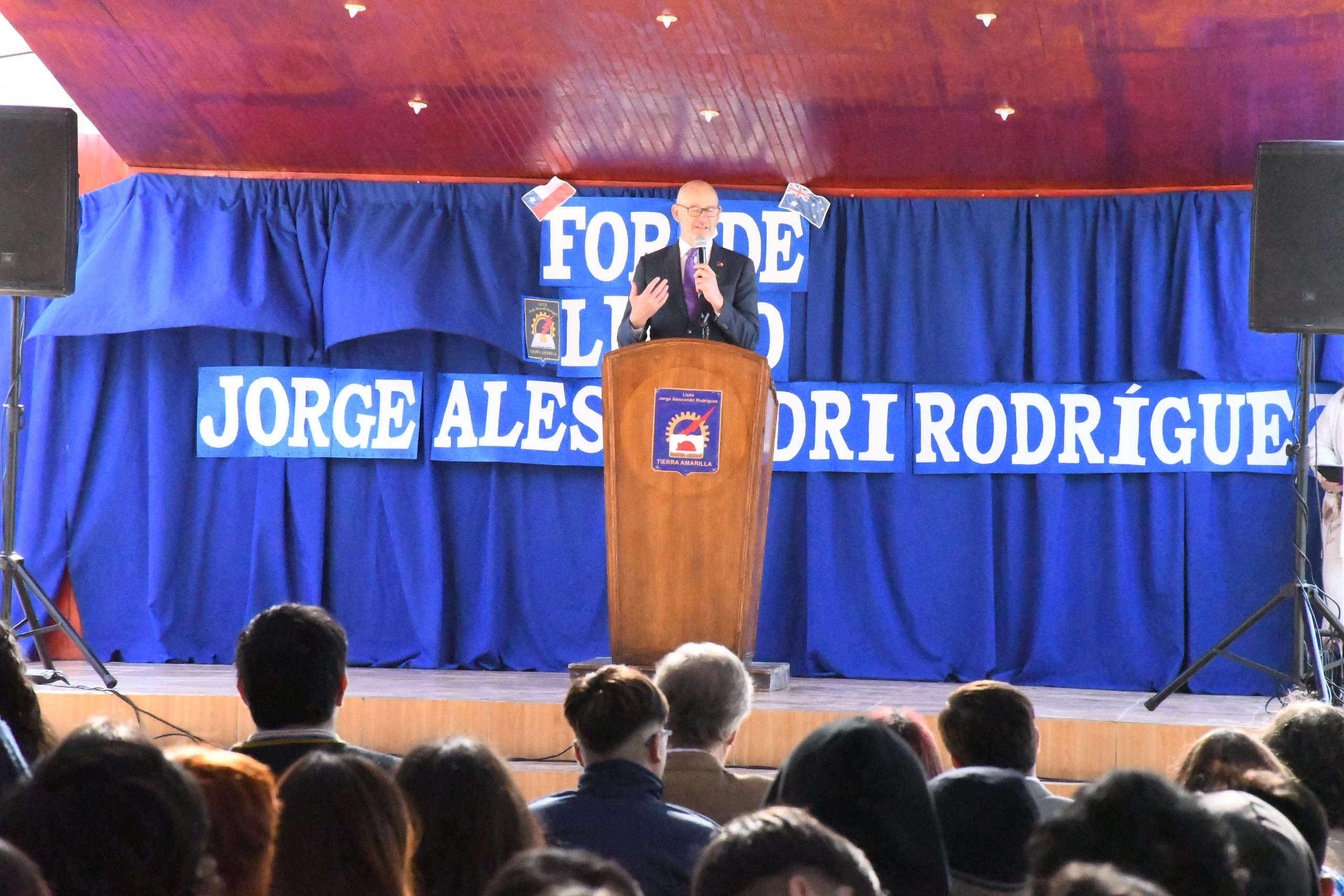 Embajador de Australia visitó el Liceo Jorge Alessandri Rodríguez